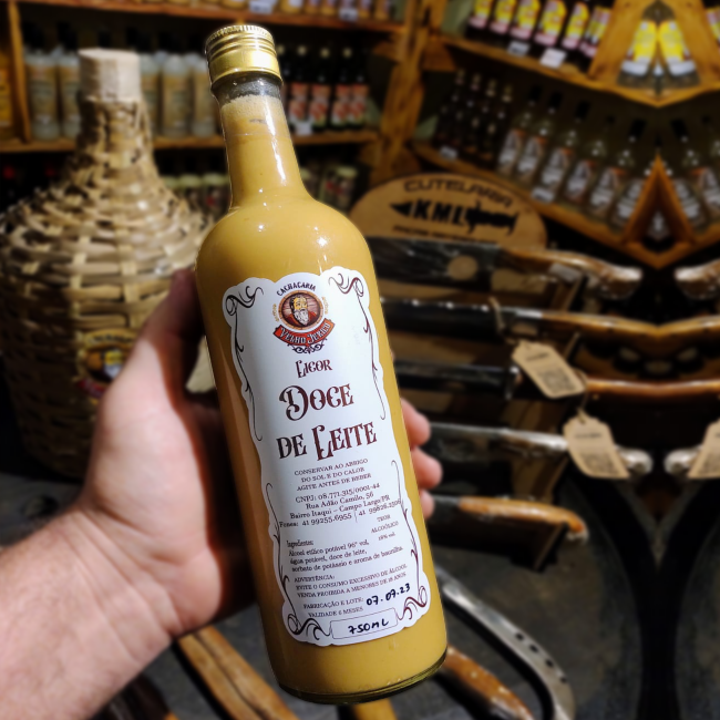 Carnes e frios embalados a vácuo com rótulo